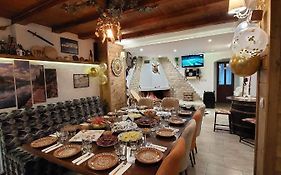 Niki House